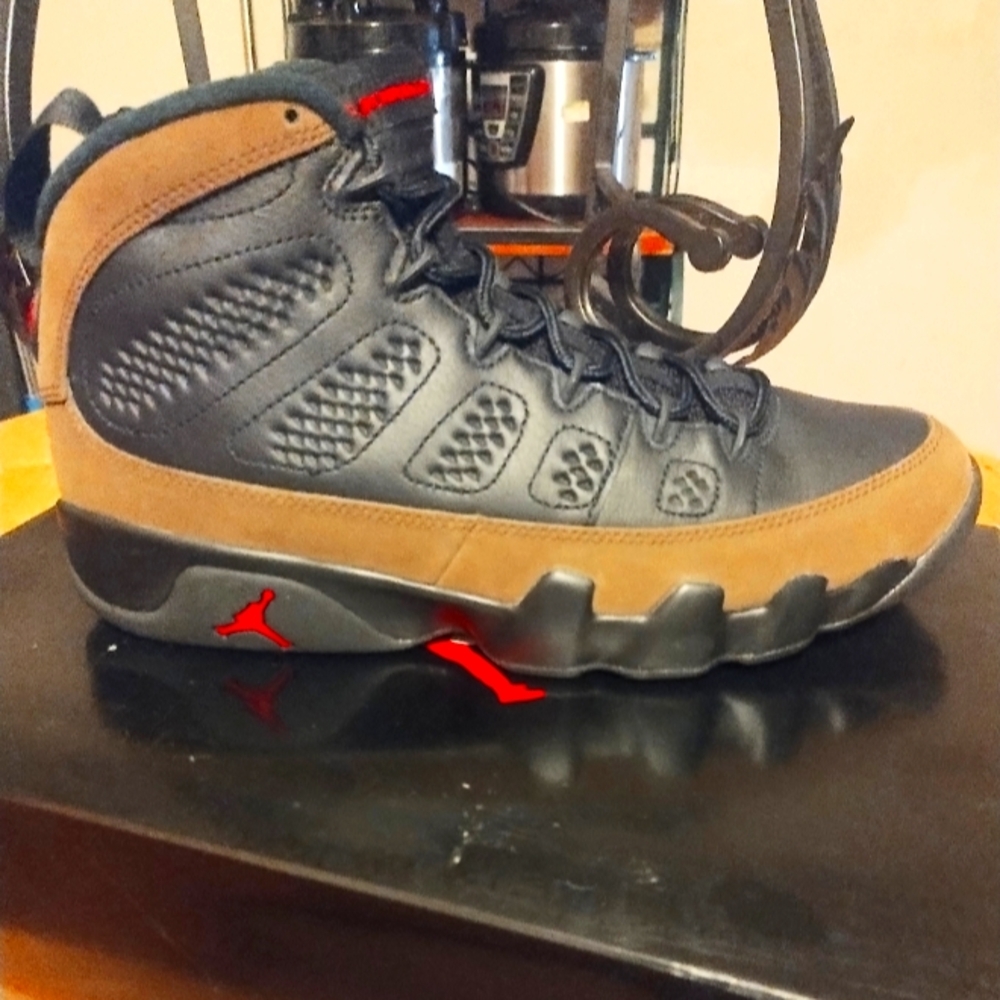 Men's Black and Brown Jordan Sneakers
